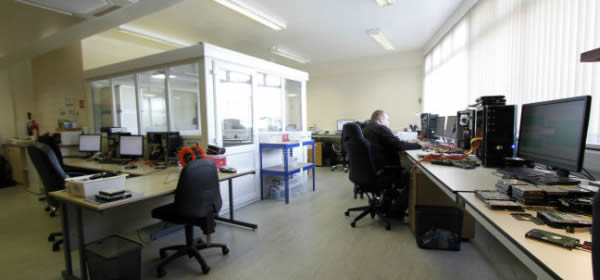 R3 lab with clean room
